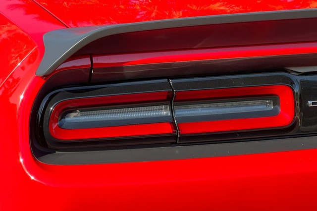 Dodge Challenger Vehicle Full-screen Gallery Image 45