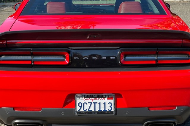 Dodge Challenger Vehicle Full-screen Gallery Image 46