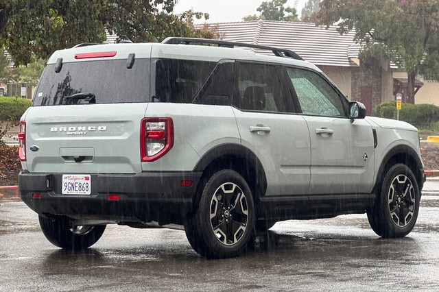 Ford Bronco Sport Vehicle Full-screen Gallery Image 03