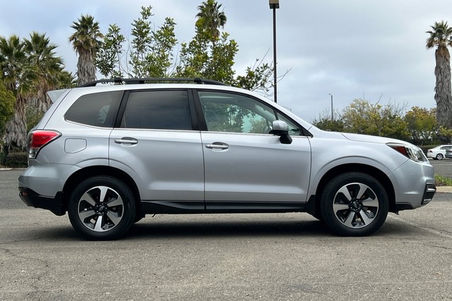 Subaru Forester Vehicle Full-screen Gallery Image 02