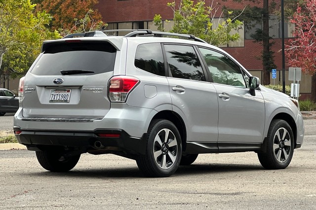 Subaru Forester Vehicle Full-screen Gallery Image 03