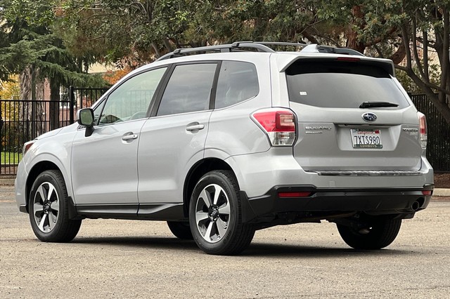 Subaru Forester Vehicle Full-screen Gallery Image 05