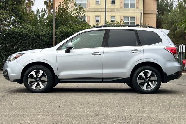 Subaru Forester Vehicle Full-screen Gallery Image 06