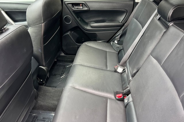 Subaru Forester Vehicle Full-screen Gallery Image 13