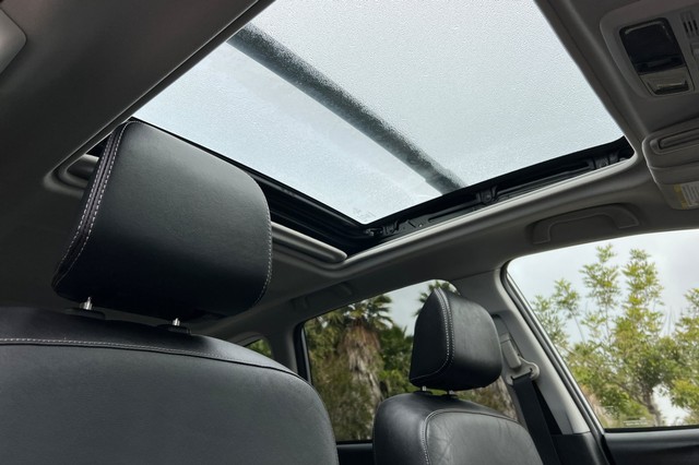 Subaru Forester Vehicle Full-screen Gallery Image 18