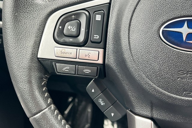 Subaru Forester Vehicle Full-screen Gallery Image 32