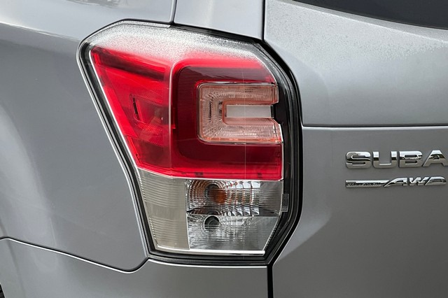 Subaru Forester Vehicle Full-screen Gallery Image 45