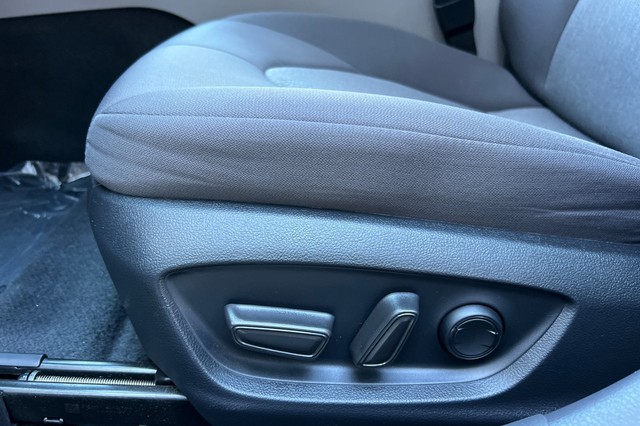 Toyota Camry Vehicle Full-screen Gallery Image 12