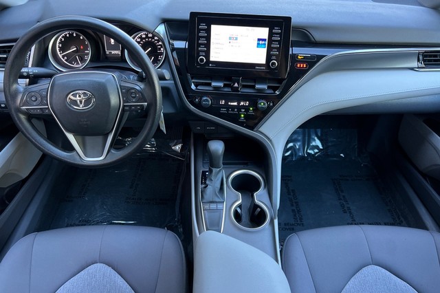 Toyota Camry Vehicle Full-screen Gallery Image 14