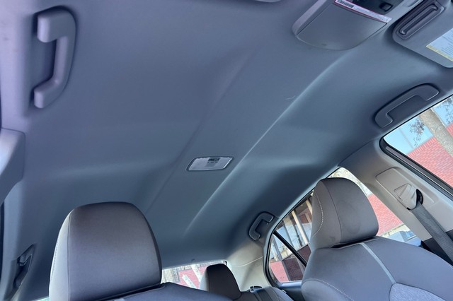 Toyota Camry Vehicle Full-screen Gallery Image 18