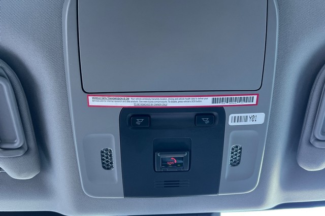 Toyota Camry Vehicle Full-screen Gallery Image 22