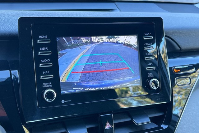 Toyota Camry Vehicle Full-screen Gallery Image 25