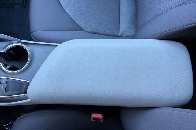 Toyota Camry Vehicle Full-screen Gallery Image 30