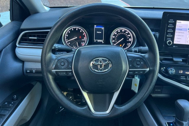 Toyota Camry Vehicle Full-screen Gallery Image 32