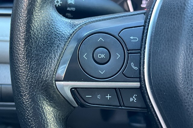 Toyota Camry Vehicle Full-screen Gallery Image 33