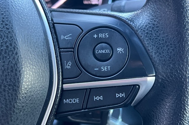 Toyota Camry Vehicle Full-screen Gallery Image 35