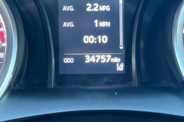 Toyota Camry Vehicle Full-screen Gallery Image 38