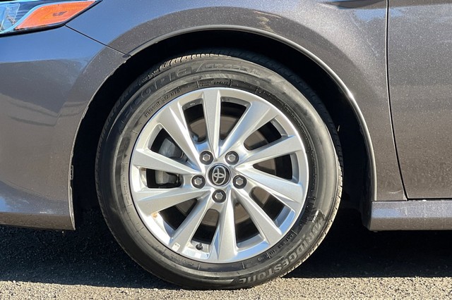 Toyota Camry Vehicle Full-screen Gallery Image 41