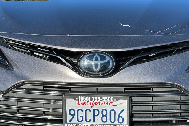 Toyota Camry Vehicle Full-screen Gallery Image 43