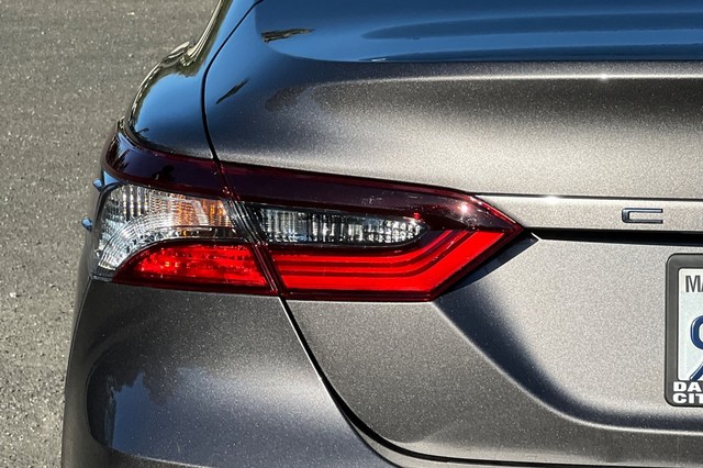 Toyota Camry Vehicle Full-screen Gallery Image 44