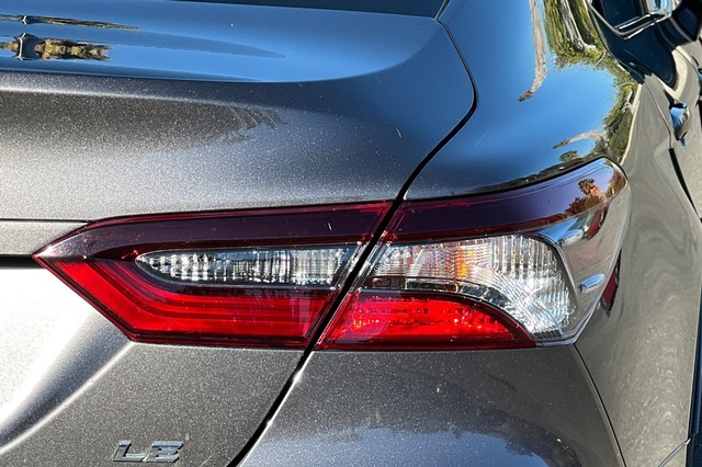 Toyota Camry Vehicle Full-screen Gallery Image 46