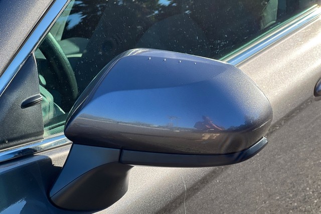 Toyota Camry Vehicle Full-screen Gallery Image 49