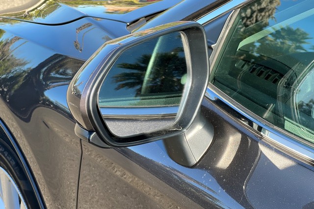 Toyota Camry Vehicle Full-screen Gallery Image 50