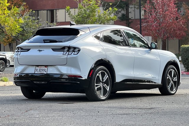 Ford Mustang Mach-E Vehicle Full-screen Gallery Image 03