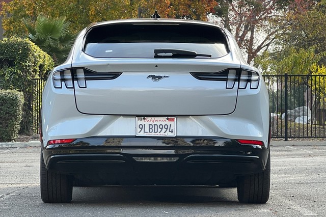 Ford Mustang Mach-E Vehicle Full-screen Gallery Image 04