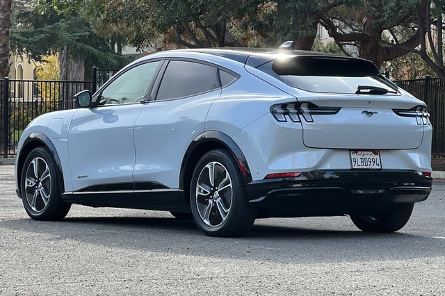 Ford Mustang Mach-E Vehicle Full-screen Gallery Image 05