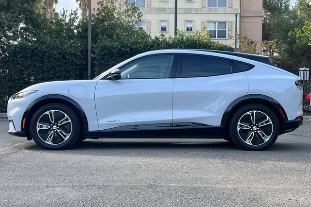 Ford Mustang Mach-E Vehicle Full-screen Gallery Image 07