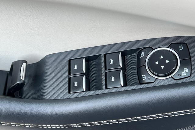 Ford Mustang Mach-E Vehicle Full-screen Gallery Image 12