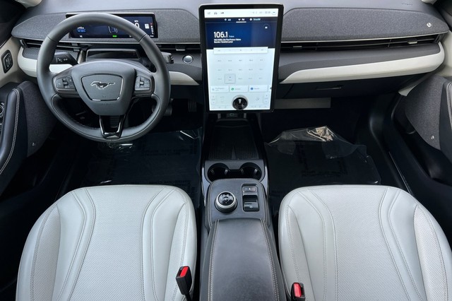 Ford Mustang Mach-E Vehicle Full-screen Gallery Image 15