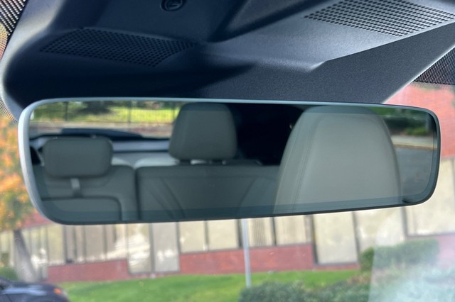 Ford Mustang Mach-E Vehicle Full-screen Gallery Image 24