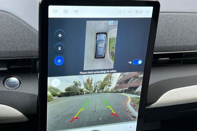 Ford Mustang Mach-E Vehicle Full-screen Gallery Image 26