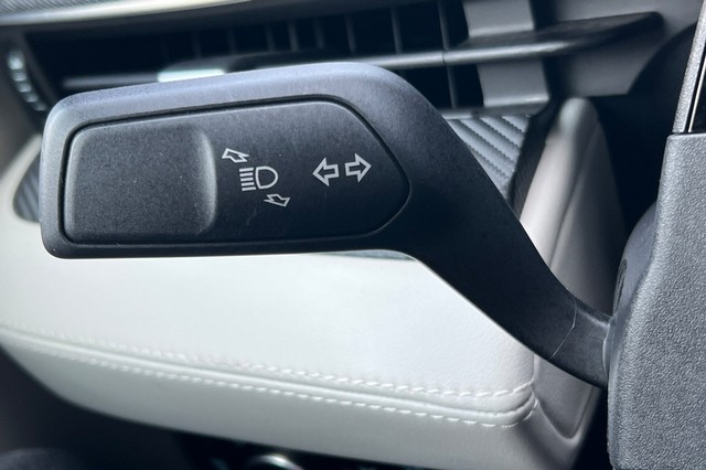 Ford Mustang Mach-E Vehicle Full-screen Gallery Image 35