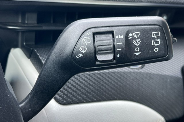 Ford Mustang Mach-E Vehicle Full-screen Gallery Image 37