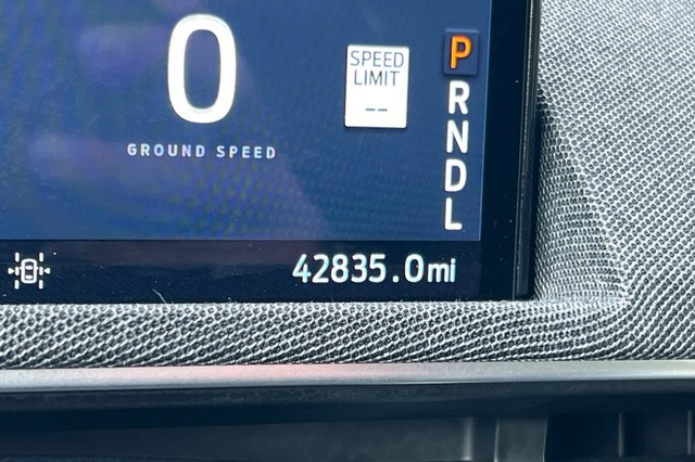 Ford Mustang Mach-E Vehicle Full-screen Gallery Image 39