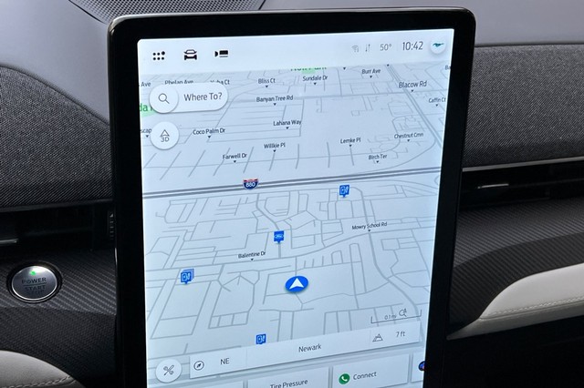 Ford Mustang Mach-E Vehicle Full-screen Gallery Image 43