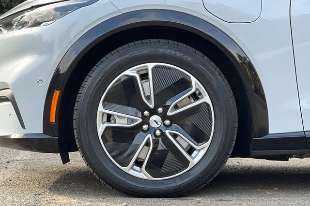 Ford Mustang Mach-E Vehicle Full-screen Gallery Image 45