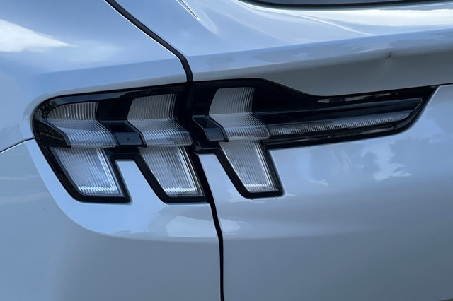 Ford Mustang Mach-E Vehicle Full-screen Gallery Image 48