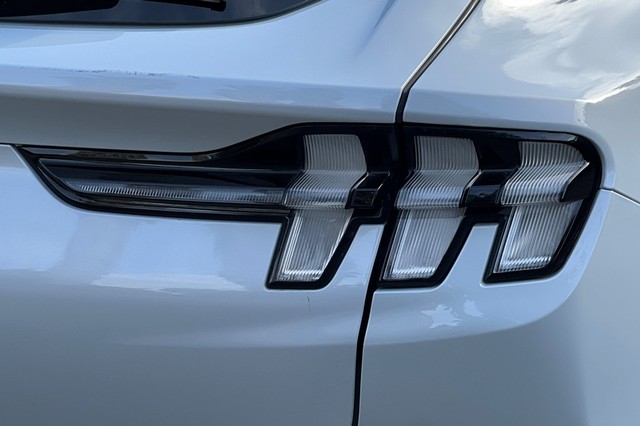 Ford Mustang Mach-E Vehicle Full-screen Gallery Image 50