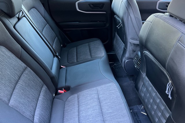 Ford Bronco Sport Vehicle Full-screen Gallery Image 18