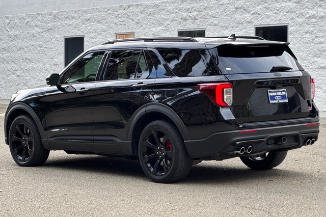 Ford Explorer Vehicle Full-screen Gallery Image 05