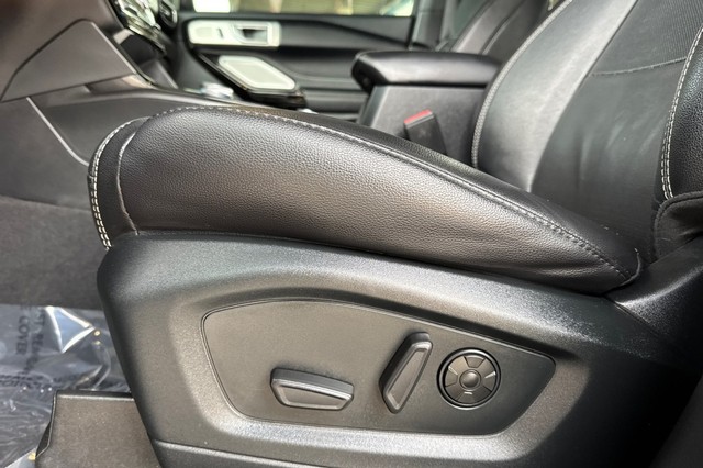 Ford Explorer Vehicle Full-screen Gallery Image 13