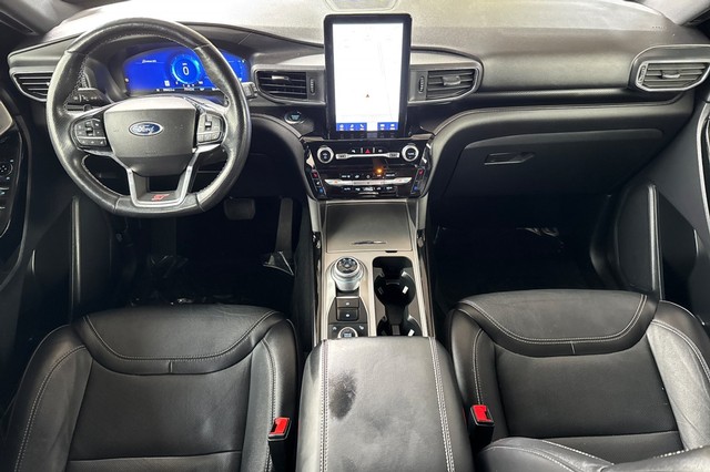 Ford Explorer Vehicle Full-screen Gallery Image 15