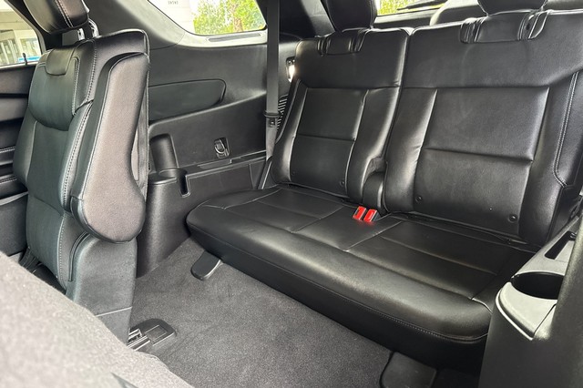 Ford Explorer Vehicle Full-screen Gallery Image 18