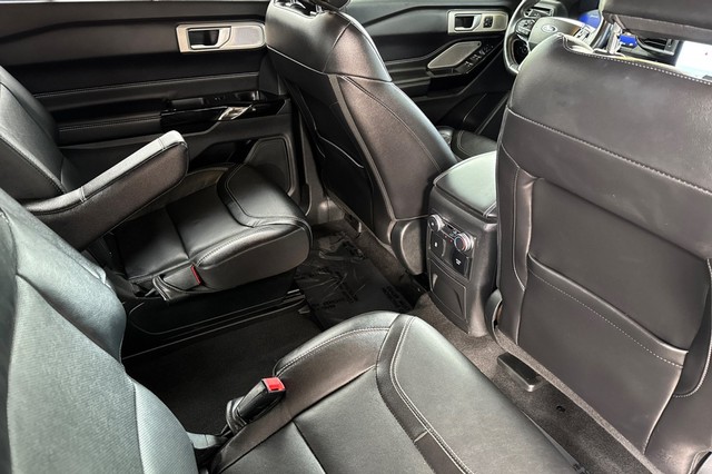 Ford Explorer Vehicle Full-screen Gallery Image 19