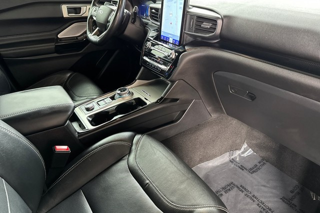 Ford Explorer Vehicle Full-screen Gallery Image 20