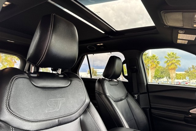 Ford Explorer Vehicle Full-screen Gallery Image 21